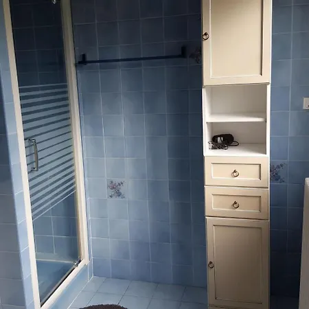 Spacious Holiday With Jacuzzi In Gueschart *