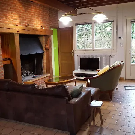 Feriehus Spacious Holiday With Jacuzzi In Gueschart