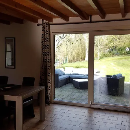 Feriehus Spacious Holiday With Jacuzzi In Gueschart *